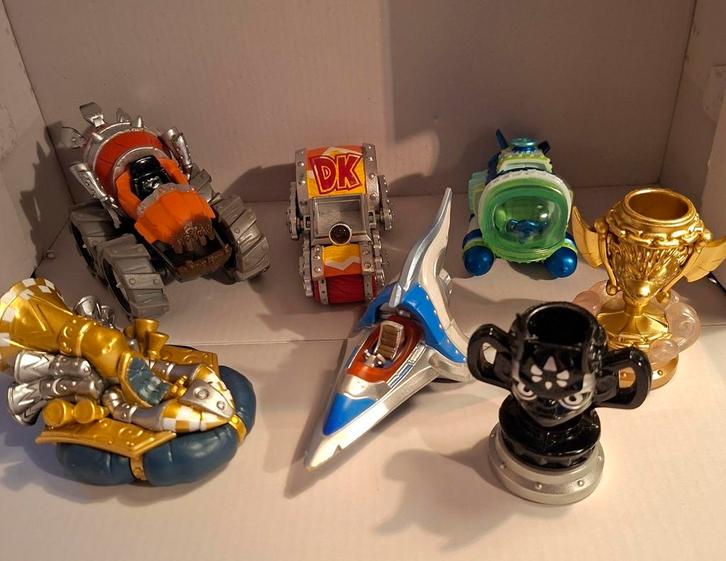 Skylanders Superchargers voertuigen en trophy's, Spelcomputers en Games, Spelcomputers | Overige Accessoires, Zo goed als nieuw
