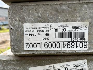 Betonlatei met vellingkant beschikbaar voor biedingen