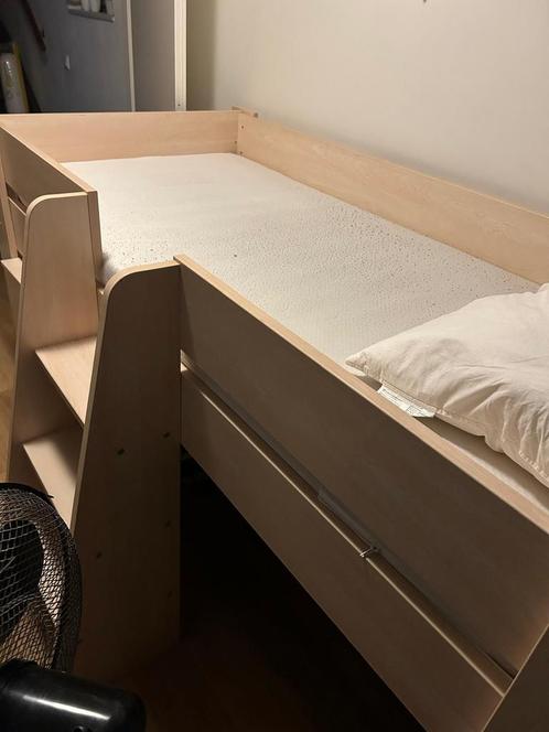 Half hoogslaper met kledingkast!, Kinderen en Baby's, Kinderkamer | Stapelbedden en Hoogslapers, Zo goed als nieuw, Hoogslaper