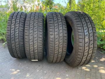 4.000km oud - 4x Hankook winterbanden (RW12) 215/70 R15 beschikbaar voor biedingen