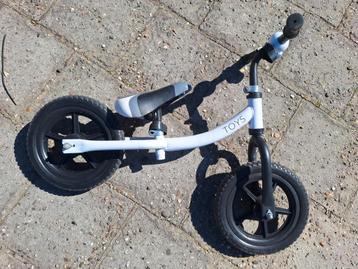 Loopfiets merk toys beschikbaar voor biedingen