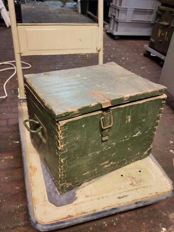 Vintage Houten Munitiekist beschikbaar voor biedingen