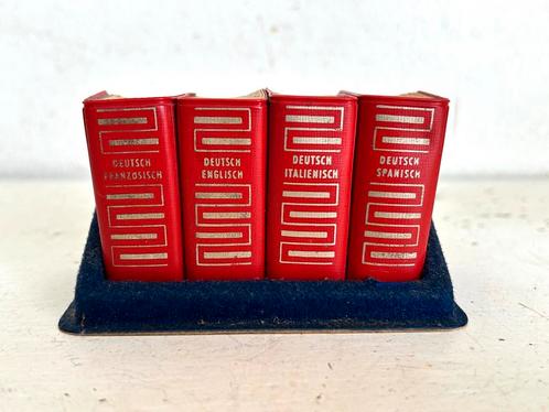 Vintage Lilliput woordenboeken Duits in houder, Boeken, Woordenboeken, Duits, Ophalen