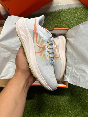 Wmns Nike Air Zoom Pegasus  40 beschikbaar voor biedingen