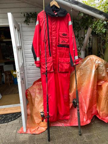 Vispak en hengels apart te koop beschikbaar voor biedingen