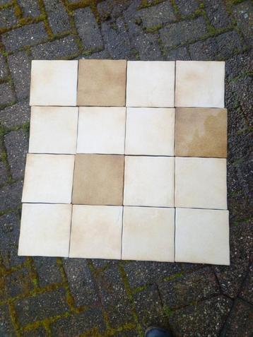 Rest tegels wand/ vloer, 8 m2 onbeschadigd, €25,-, beige  beschikbaar voor biedingen