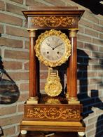 Antieke Franse kolom pendule intarsia ingelegd, vuur verguld, Antiek en Kunst, Antiek | Klokken, Ophalen of Verzenden