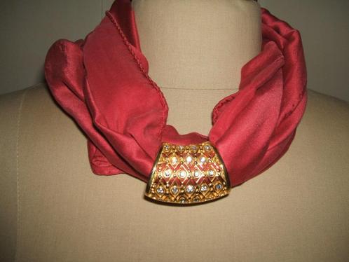 Mooie goud kleurige shawlring shawl ring strass steentjes, Kleding | Dames, Mutsen, Sjaals en Handschoenen, Zo goed als nieuw