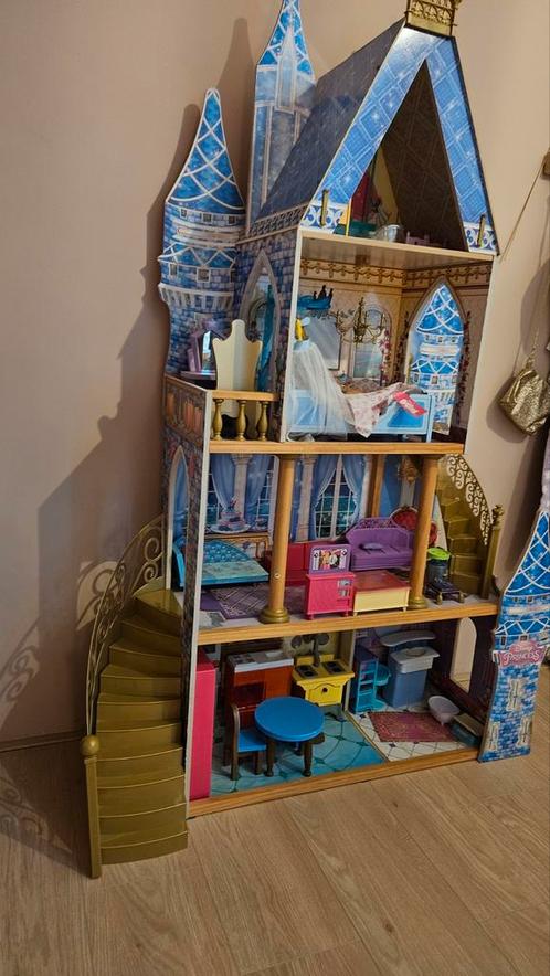 Barbie Kasteel Poppenhuis met Accessoires, Kinderen en Baby's, Speelgoed | Poppenhuizen, Gebruikt, Poppenhuis, Ophalen of Verzenden