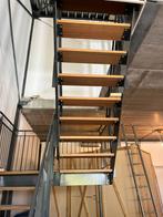Stalen trap met meranti treden, Doe-het-zelf en Verbouw, Ladders en Trappen, Ophalen of Verzenden, Gebruikt, Trap, 2 tot 4 meter