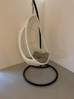 Witte hangstoel met standaard, Ophalen, Kunststof, Wit, Zo goed als nieuw