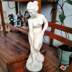 A. Santini (1910-1975) - sculptuur van badende vrouw -

Hoog, Ophalen of Verzenden
