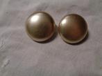 vintage clips parelmoer wit zwaar zie foto nr or 002, Ophalen of Verzenden, Overige materialen, Oorbellen