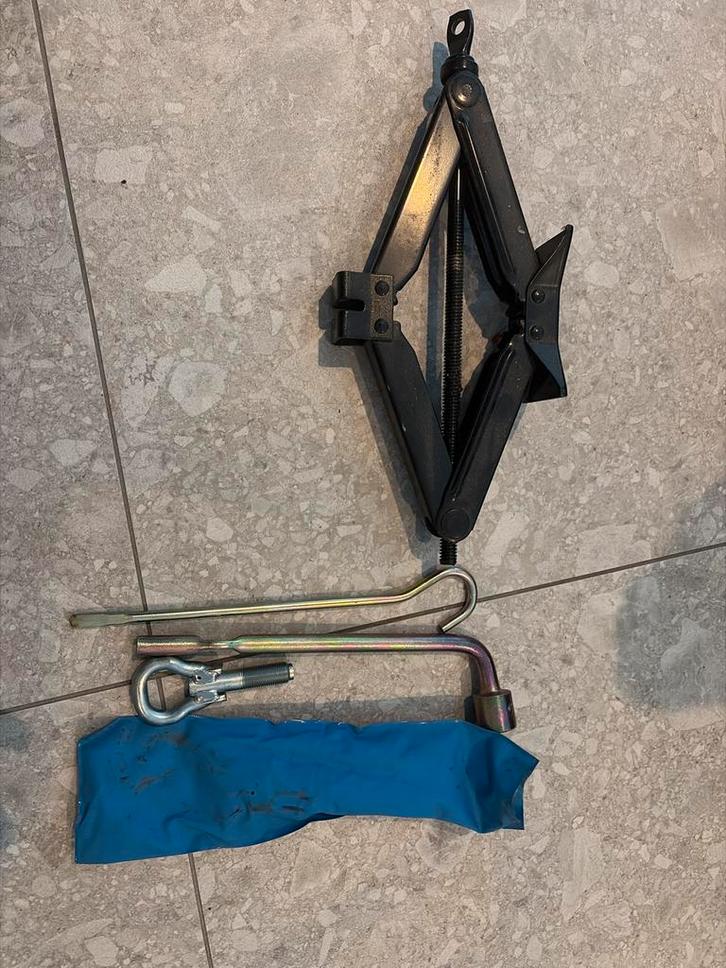 Daihatsu Cuore Krik + Gereedschap, Auto diversen, Krikken, Gebruikt, Schaarkrik, Manueel, Ophalen of Verzenden