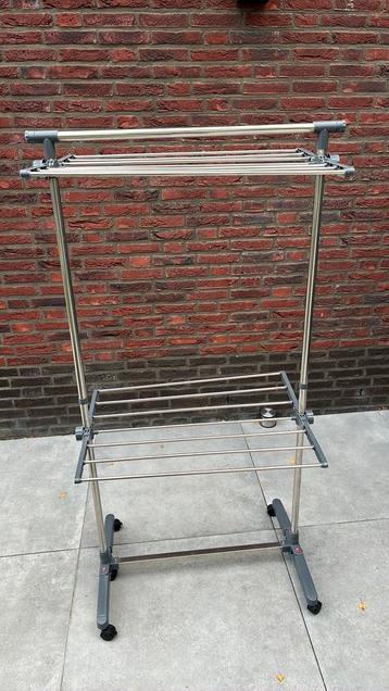 Compact inklapbaar droogrek beschikbaar voor biedingen