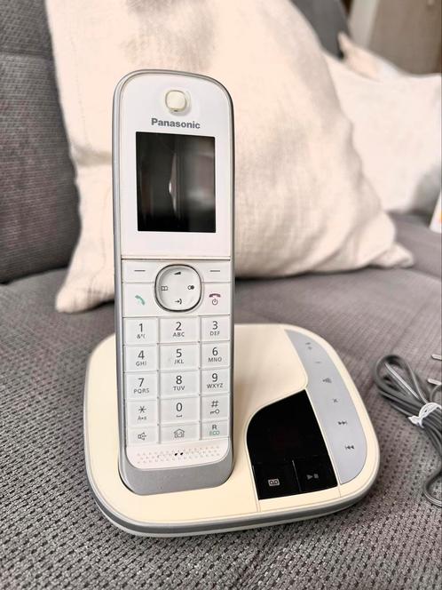 Philips home telephone (white), eco design, Telecommunicatie, Vaste telefoons | Handsets en Draadloos, Zo goed als nieuw, 2 handsets