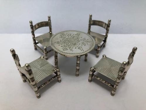 Zilveren miniatuur tafel met stoeltjes, o.a. Gelderblom, Antiek en Kunst, Antiek | Goud en Zilver, Zilver, Verzenden
