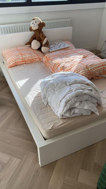 GRATIS Tweepersoonsbed ikea met alle toebehoren beschikbaar voor biedingen