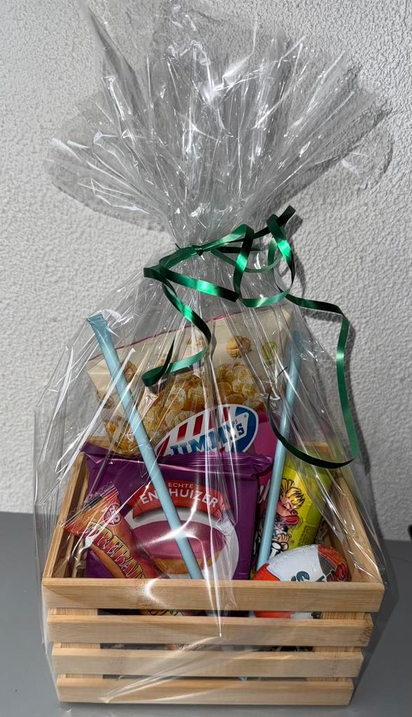 Snoep pakketje in houten kistje, Hobby en Vrije tijd, Feestartikelen, Zo goed als nieuw, Overige typen, Verjaardag, Ophalen