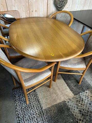 Eikenhouten Eettafel met 4 Stoelen €95 beschikbaar voor biedingen