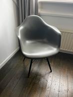 2x vitra eetkamerstoel met armleuning. Umbra grey, Huis en Inrichting, Stoelen, Ophalen, Zo goed als nieuw, Zwart