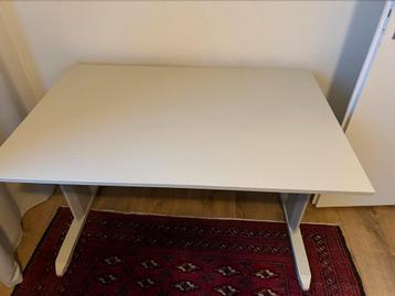  Bureau ( verstelbaar) 120cm lang 80cm breed 