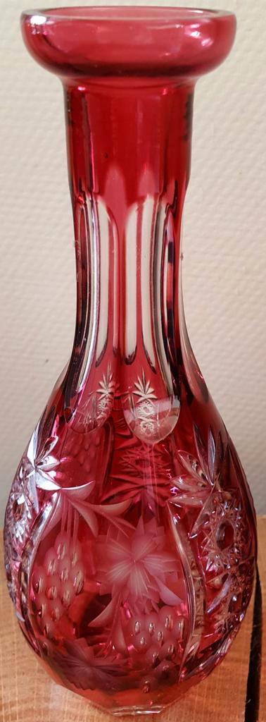 Vaas nachtmann robijnrood geslepen kristallen vaas uit 1950, Antiek en Kunst, Antiek | Glas en Kristal, Ophalen of Verzenden