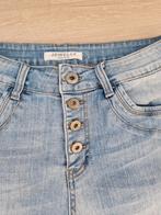 Superleuk jeans short met knoopjes, maat S 36/38, Gedragen, Blauw, W28 - W29 (confectie 36), Ophalen of Verzenden