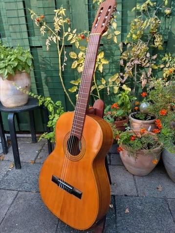 1969 spaanse gitaar massief uit Valencia beschikbaar voor biedingen