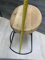 kruk metaal frame houten gevormde zitting 60cm hoog, Ophalen, Zo goed als nieuw, Hout