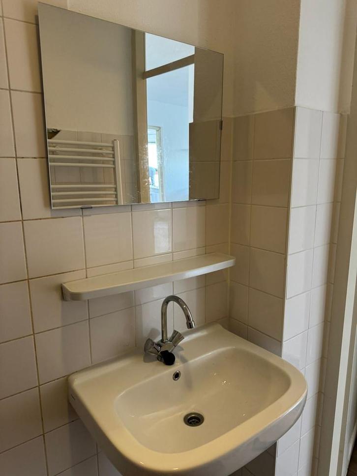 Wastafel wit 60x47cm met kraan, sifon, spiegel en plankje, Huis en Inrichting, Badkamer | Badkamermeubels, Gebruikt, Overige typen