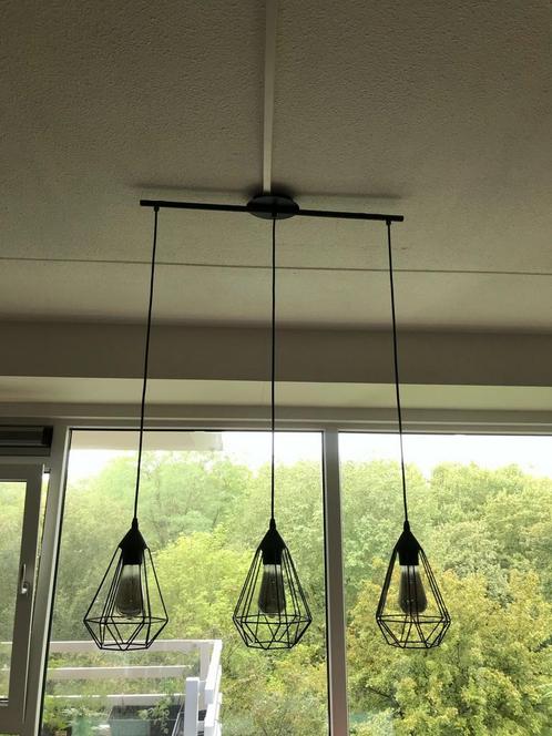 Hanglamp van zwart metaal met 3 fittingen, Huis en Inrichting, Lampen | Hanglampen, Zo goed als nieuw, Minder dan 50 cm, Metaal