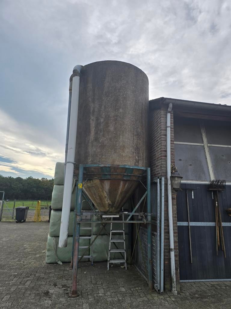 Gratis af te halen silo voor 6000 kilo., Dieren en Toebehoren, Dierenvoeding, Ophalen, Vee