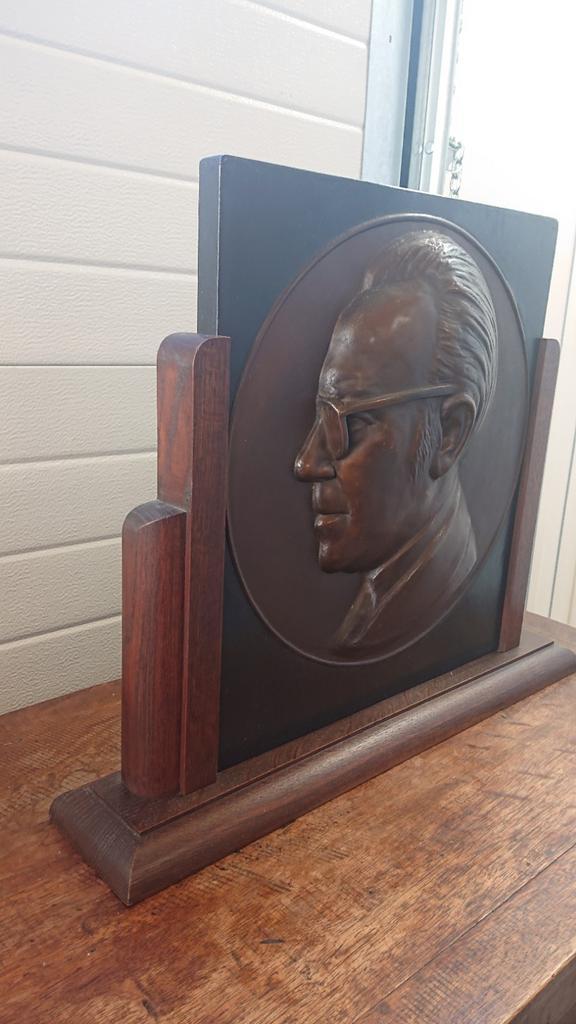 Zwaar antiek tegeltableau in houten standaard, Antiek en Kunst, Antiek | Wandborden en Tegels, Ophalen of Verzenden