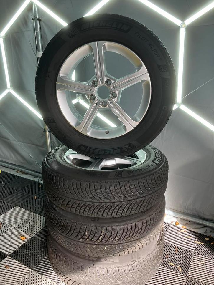 17 inch originele Mercedes GLA/GLB velgen met winterbanden., Auto-onderdelen, Banden en Velgen, Banden en Velgen, Winterbanden