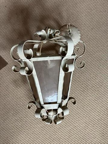 Vintage ganglamp, smeedijzer met gekleurd glas beschikbaar voor biedingen