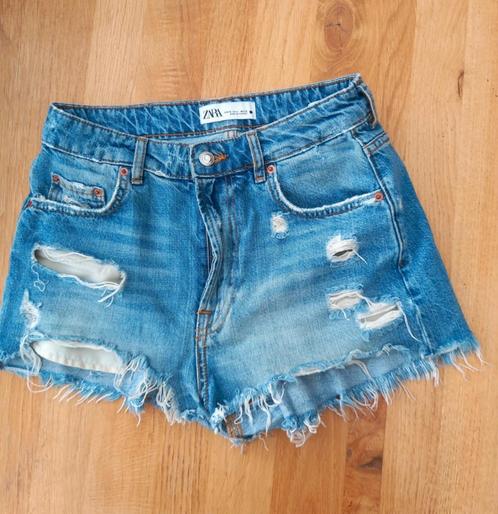 Kort spijkerbroekje van Zara. Maat 36, Kleding | Dames, Spijkerbroeken en Jeans, Zo goed als nieuw, W28 - W29 (confectie 36), Blauw