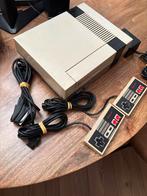 Nintendo NES met 2 Controllers, Ophalen of Verzenden, Gebruikt, Met 2 controllers