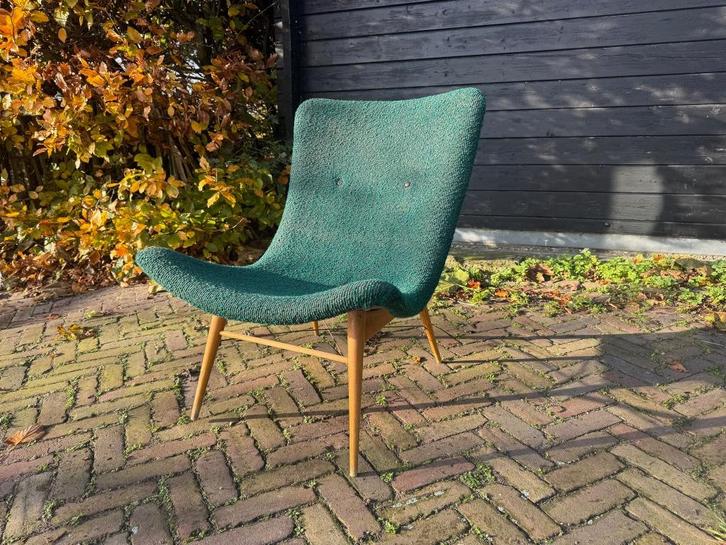 Miroslav Navratil fauteuil in bouclé en kunststof, 1950s, Huis en Inrichting, Fauteuils, Gebruikt, Hout, Kunststof, Stof, 50 tot 75 cm