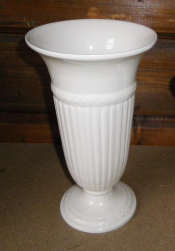 Wedgwood EDME Grote  trompetvaas 28 cm hoog beschikbaar voor biedingen