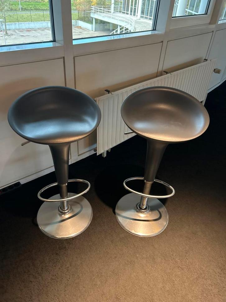 2 Moderne barkrukken, Huis en Inrichting, Barkrukken, Gebruikt, 60 tot 90 cm, Metaal, 2 krukken, In hoogte verstelbaar, Ophalen