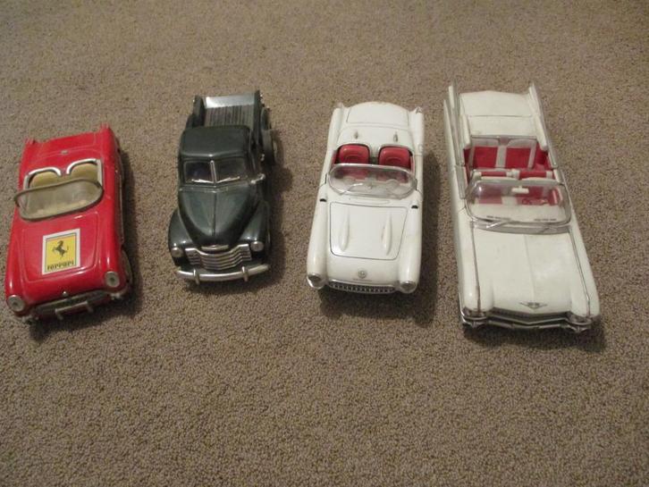 4x Grote Modelautootjes, metaal Ferrari, Chevrolet, Cadillac, Antiek en Kunst, Antiek | Speelgoed, Ophalen of Verzenden