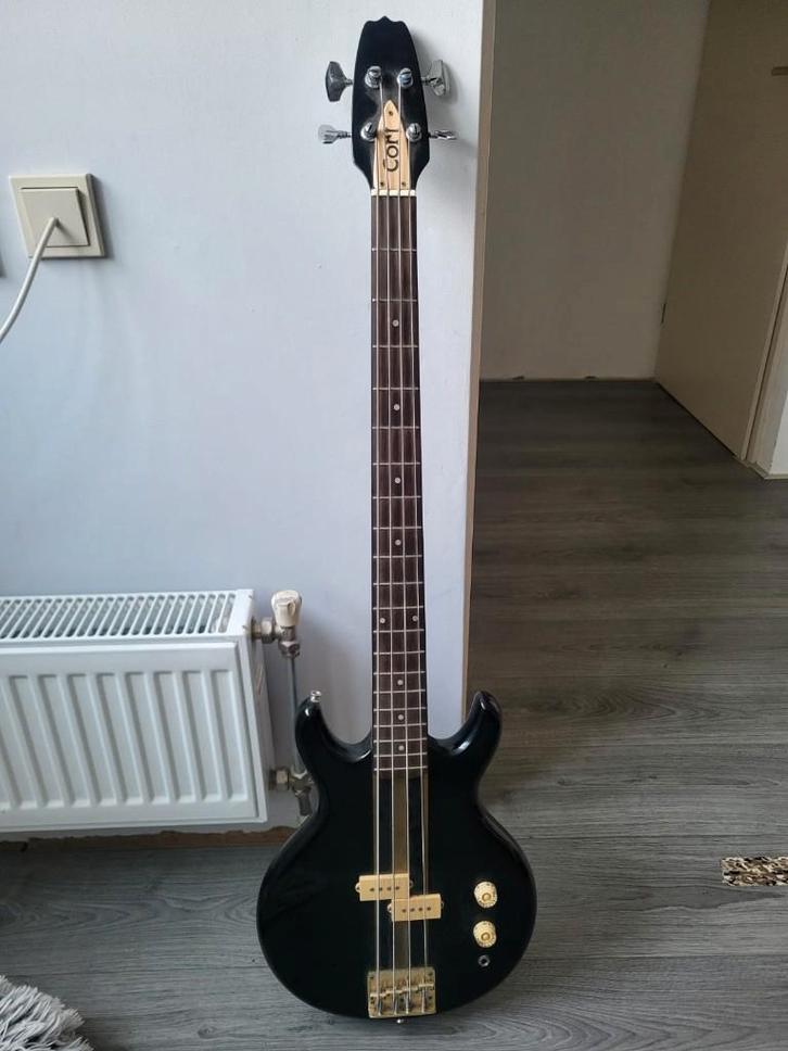 Zwarte Cort - 4-snarige basgitaar – zeer goede staat, Muziek en Instrumenten, Snaarinstrumenten | Gitaren | Bas, Gebruikt, Elektrisch