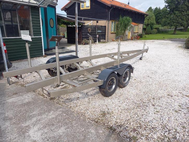 Boot trailer   kielboot of sloep, Watersport en Boten, Boottrailers, Gebruikt, 1500 tot 3000 kg, 6 tot 9 meter, Dubbelassig (tandemas)