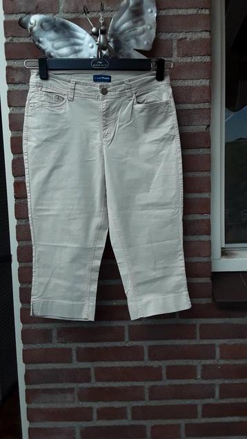 Prachtige capri van Charles Vogele, M38 zand beschikbaar voor biedingen