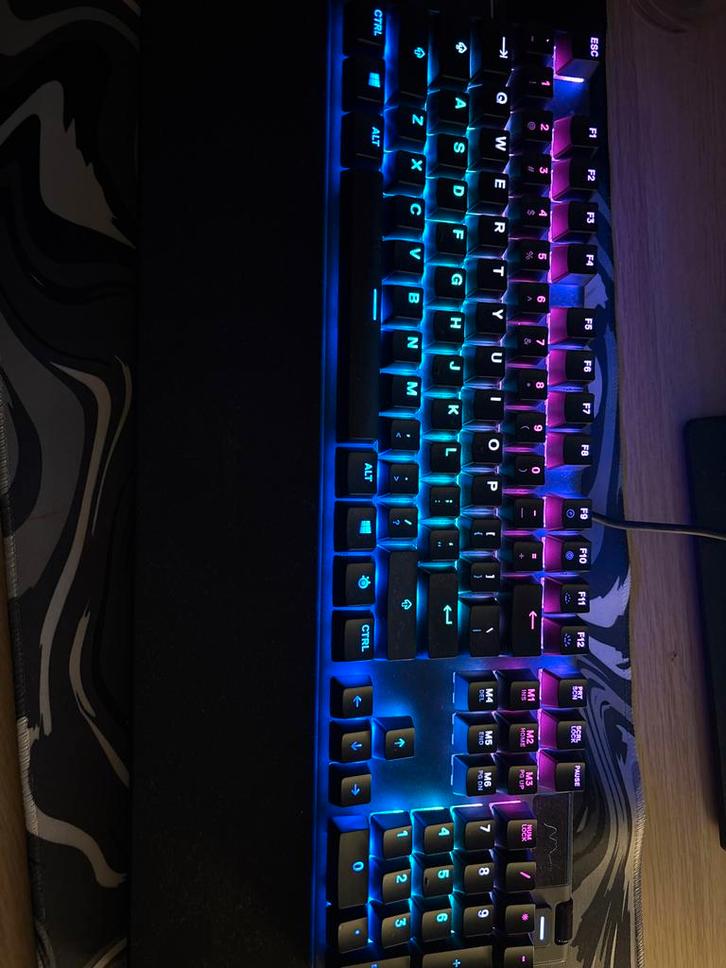 Steelseries Apex 5 - Zo goed als nieuw!, Computers en Software, Toetsenborden, Zo goed als nieuw, Qwerty, Bedraad, Gaming toetsenbord