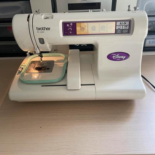 Brother PE-180D computer gestuurde borduurmachine, Hobby en Vrije tijd, Naaimachines en Toebehoren, Zo goed als nieuw, Naaimachine