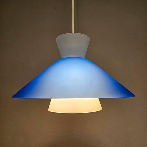 Deense vintage Hanglamp in matglas, blauw en wit, Huis en Inrichting, Lampen | Hanglampen, Zo goed als nieuw, Ophalen of Verzenden
