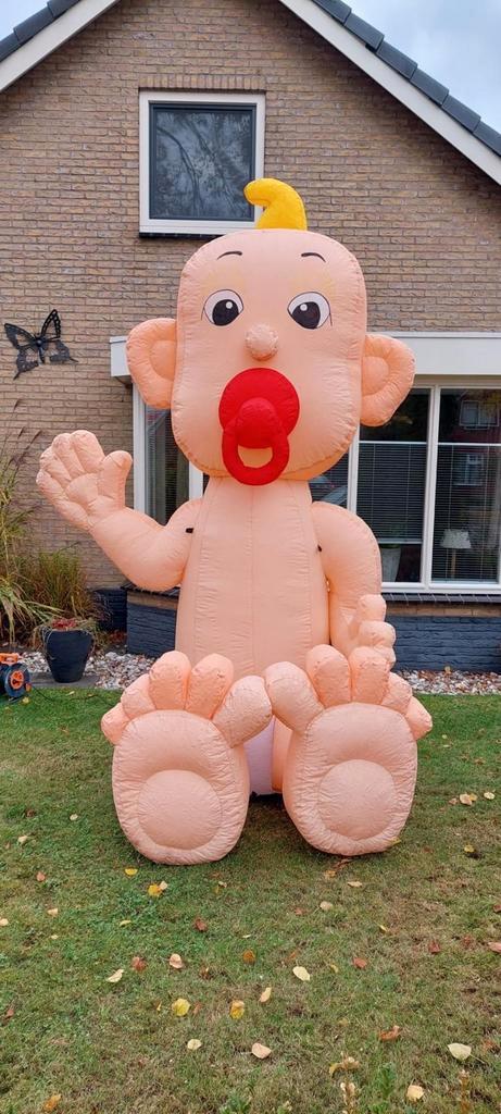 Te huur opblaasbare baby 2,75m in Ootmarsum, Hobby en Vrije tijd, Feestartikelen, Zo goed als nieuw, Overige typen, Geboorte of Huwelijk