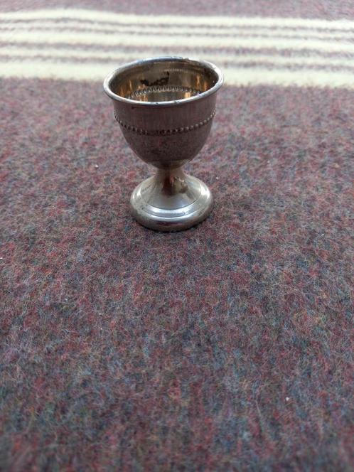 Vintage oud RVS eierdopje., Antiek en Kunst, Antiek | Servies los, Ophalen of Verzenden